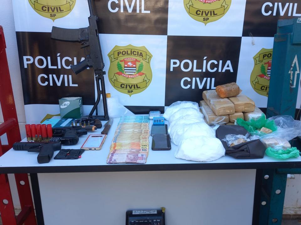 Foto 3 de 3 — DISE prende três homens com drogas e armas em Araraquara